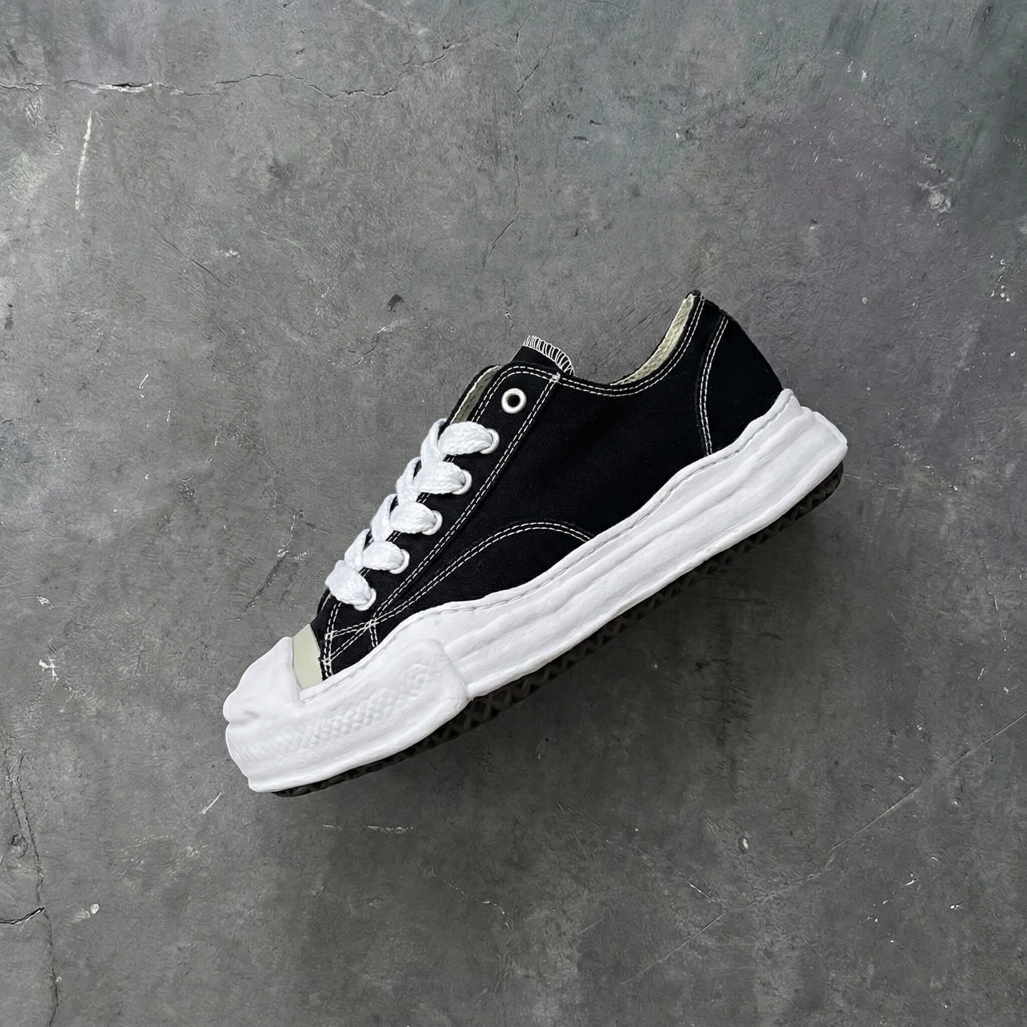 Mihara Sneaker